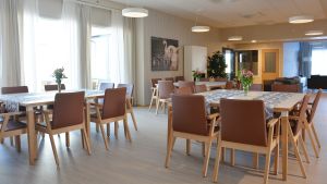 Bildsättningsbild. Under coronapandemin har man inte kunnat ordna stora tillställningar på serviceboenden. Vårdhemmet Pärla i Kimito.