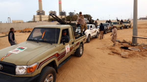 Tripoli-regeringens styrkor försökte angripa IS i Sirte i mars. Sen dess har IS lyckats utvidga sitt territorium i området. Forna rebeller som stöder Tripoli-regeringen väntar på att anfalla IS i Sirte.