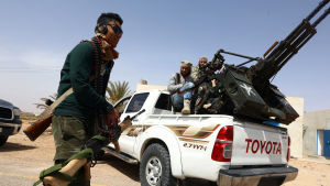 Det var islamistiska milisgrupper som befriade Sirte i fjol. Över 400 milismän dog i striderna Milismännen som försöker driva ut jihadisterna i Sirte kommer främst från grannstaden Misrata. Minst 350 milismän har dödats sedan offensvien inleddes i maj