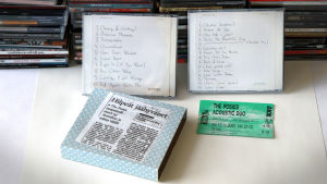 Bootleg ansaitsi luonnollisesti kannet: pakkauspahvia, kopio Hesarin keikka-arviosta ja kontaktimuovia Bootleg The Posies -yhtyeen Tavastian keikalta 2000