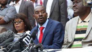 Oppositionsledaren Nelson Chamisa vägrar att acceptera presidentvalets resultat Oppositionsledaren Nelson Chamisa vägrar att acceptera presidentvalets resultat