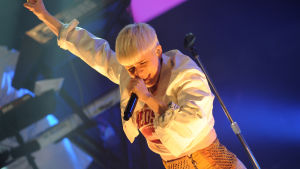 Robyn uppträder i Hamburg år 2011. Bild på Robyn som uppträder i Hamburg 2011.