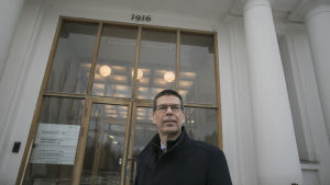 Hannu Hautala. vd Hannu Hautala utanför Nordkalks huvudkontor i Pargas.