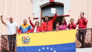 Venezuelas sittande president Nicolás Maduro höll ett tal från presidentpalatsets balkong till anhängare i Caracas. 