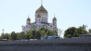 Kristus Frälsarens katedral i Moskva byggdes på 1800-talet, revs av Stalin men byggdes upp på nytt efter Sovjetunionens kollaps. Däremellan fungerade gropen som utomhussimbassäng. Kristus Frälsarens katedral i Moskva