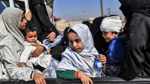Civila invånare som flydde centrum av Raqqa den 12 oktober 2017. Civila invånare som flydde centrum av Raqqa den 12 oktober 2017.