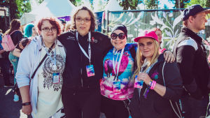 Sadoilla Antti Tuisku -keikoilla käyneet Mira, Olivia, Milla ja Laura tulivat Provinssiin Anatuden viimeisille keikoille. Antti Tuiskun faneja Provinssissa.
