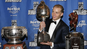 Patrick Kane vann Hart Trophy för två säsonger sedan. Patrick Kane vann Hart Trophy för två säsonger sedan.