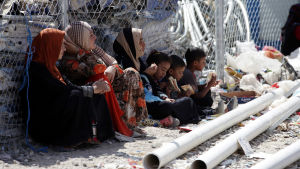 Människor som flytt områden nära Mosul på ett flyktingläger sydväst om Erbil i juli 2016 Människor som flytt områden nära Mosul på ett flyktingläger sydväst om Erbil i juli 2016