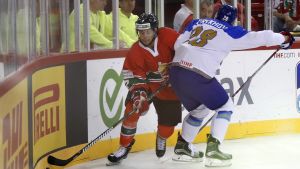 Valerij Orekhov spelade för Kazakstans herrlag i B-VM i våras, här mot Ungern. Valerij Orekhov spelade för Kazakstans herrlag i B-divisionens VM i våras, här mot Ungern.