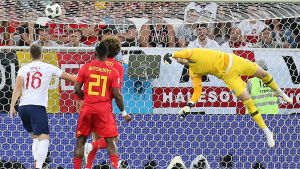 Belgiens Adnan Januzaj gör 1–0 på England och Jordan Pickford. Belgiens Adnan Januzaj gör 1–0 på England och Jordan Pickford.