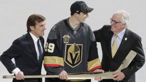 Klubbledaren George McPhee (till vänster) och ägaren Bill Foley (till höger) premierar Marc-André Fleury. Klubbledaren George McPhee (till vänster) och ägaren Bill Foley (till höger) premierar Marc-André Fleury.