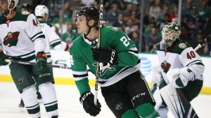 Roope Hintz har gjort väl ifrån sig i offensiva roller. Dallas Roope Hintz på isen i en träningsmatch mot Minnesota.