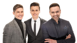 Volodymyr Ostaptšuk, Oleksandr Skitško ja Timur Mirošnytšenko. Eurovision laulukilpailun juontajat Oleksandr Skichko, Volodymyr Ostapchuk jaTimur Miroshnychenko.