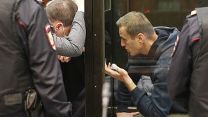 Aleksej Navalnyj skämtade med både sin hustru och domaren i rättssalen Aleksej Navalnyj i rättssalen i Moskva