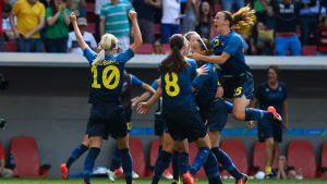 Svensk glädje efter att semifinalplatsen säkrades.