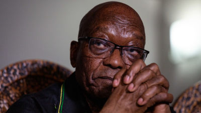 Sydafrikas före detta president Jacob Zuma i närbild.