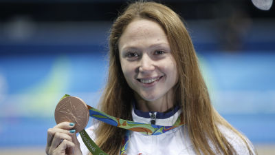 Aliaksandra Herasimenia och OS-medaljen 2016.