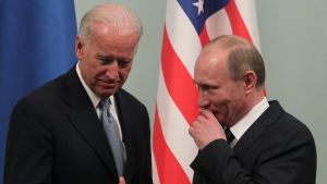 Joe Biden och Vladimir Putin år 2011. USA:s president Joe Biden och Rysslands president Vladimir Putin.