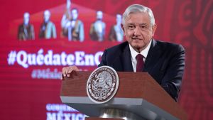 President Andrés Manuel López Obrador vill öppna upp landet. Mexikos president Andrés Manuel López Obrador håller en presskonferens.