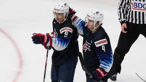 Trevor Zegras och Cam York nyckelspelare i USA. Trevor Zegras och Cam York spelar för USA