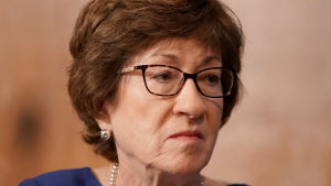 Den republikanska senatorn Susan Collins under ett senatsförhör om vacciner den 9 september i Washington DC. Den republikanska senatorn Susan Collins under ett senatsförhör om vacciner den 9 september i Washington DC.
