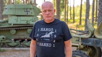 Man i närbild.