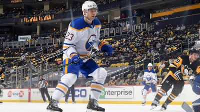 Sam Reinhart lähikuvassa.