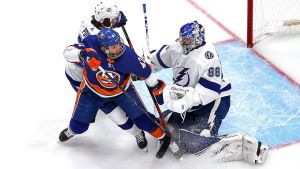Leo Komarov lyckades inte överlista Andrei Vasilevskij Leo Komarov i kamp mot Andrei Vasilevskij