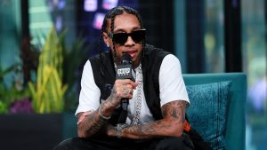 Rapparen Tyga har delat erotiska bilder på sin Onlyfans, och enligt honom är sajten en plats där alla kan uttrycka sig som de önskar. Rapparen Tyga sitter i en soffa med en mikrofon i handen.
