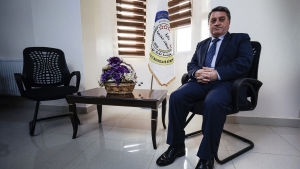 Qamishli Abdulkarim Omar är det kurdiska självstyrets "utrikesminister" och har rest runt i Europa under det senaste halvåret. Omar har krävt att de europeiska länderna hämtar hem sina medborgare från al-Hol och att en internationell brottsdomstol i nordöstra Syrien ska upprättas. Abdulkarim Omar