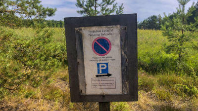 Förbudsskylt i närbild.