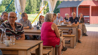 Diskussionstillfälle i Bromarv