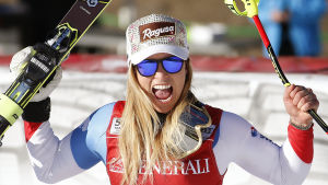 Lara Gut håller på med alpin skidäkning för Schweiz.