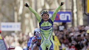 Kjell Carlström jublar över etappsegern i anrika Paris-Nice 2008. Kjell Carlström vinner tredje etappen i Paris-Nice 2008.
