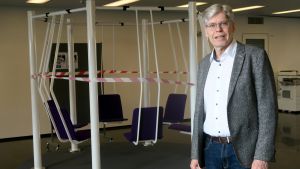 Pekka Järvinen är en erfaren arbetslivsexpert. Yliopistomies ja kokoontumisen kieltävä teippaus