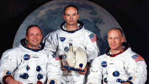 Från vänster Neil Armstrong, Michael Collins och Buzz Aldrin. Bilden togs den 1 maj 1969. Tre män i rymddräkter. Från vänster Neil Armstrong, Michael Collins och Buzz Aldrin.