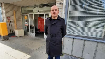 Kim Mansner utanför Borgå sjukhus.