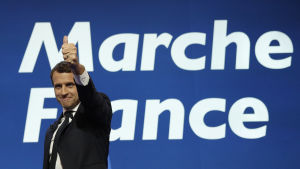Franska presidentvalskandidaten Emmanuel Macron. Emmanuel Macron firar sin seger i första omgången av presidentvalet i Paris 23.4.2017