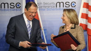 Rysslands utrikesminister Sergej Lavrov och USA:s tidigare utrikesminister Hillary Clinton i München 2011. Rysslands utrikesminister Sergej Lavrov och USA:s tidigare utrikesminister Hillary Clinton i München 2011.