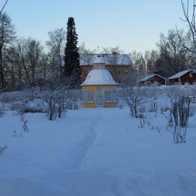Aspegrens trädgård i vinterskrud.