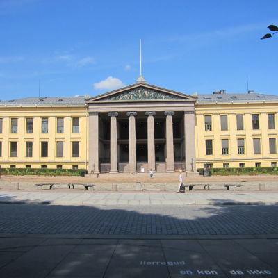 Huvudbyggnaden vid Oslo universitet.
