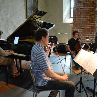 Sibelius Piano Trio spelar i Kimito kyrka.