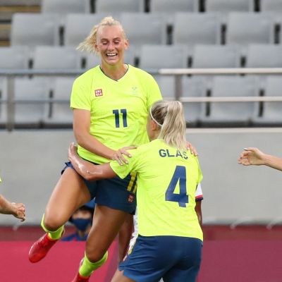 Stina Blackstenius jublar.