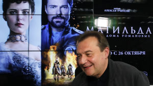 Regissören Aleksej Utjitel. Ryska regissören Aleksej Utjitel har regisserat den kontroversiella filmen Matilda, somlandets sista tsar Nikolaj II och hans kärleksrelation balettdansösen Matilda Ksjesinskaja.