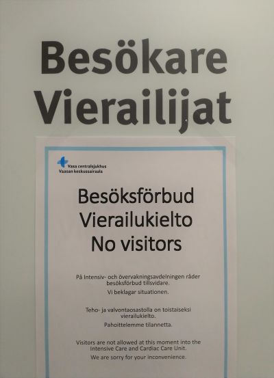 En plansch med texten: besöksförbud