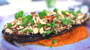 Bakad aubergine med ris och röd quinoa