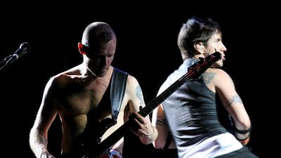Flea och Anthony på scen i Serbien 2007.