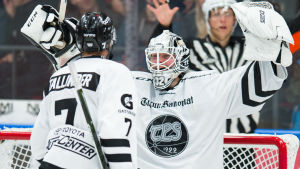 Henrik Tallinder finns inte längre i TPS-försvaret. Rasmus Tirronen och Henrik Tallinder, 2017.