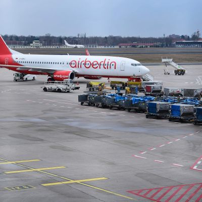 Air Berlin -flygplan på flygplatsen Tegel i Berlin.